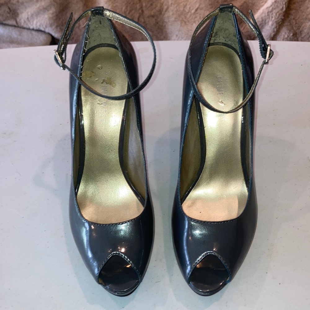 GUC Nine West Vintage Patent Leather Reesa Peeptoe Platform Pumps 6.5 Grey